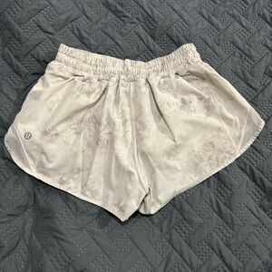 Lululemon Hotty Hot Low-Rise Lined Short 2.5”